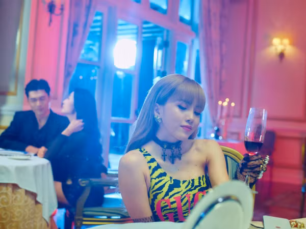 Thiều Bảo Trâm giả vờ "gài bẫy" bạn trai trong MV mới "Triệu Lý Do" và cái kết
