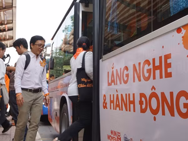 Hết đường quấy rối tình dục trên xe buýt