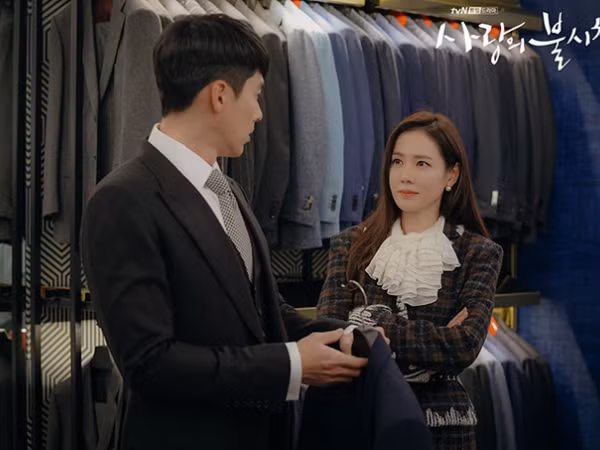 Chỉ là đi thử vest mà Hyun Bin cũng gây thương nhớ vì đẹp hơn cả mẫu