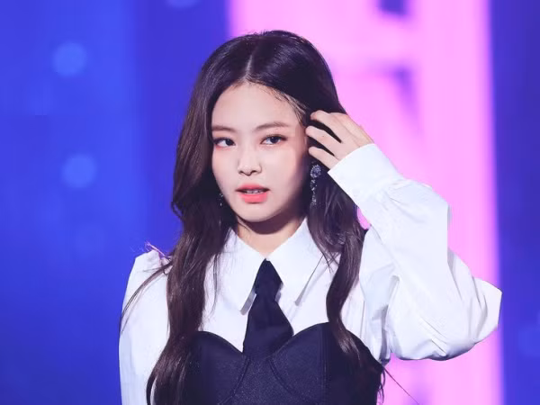 Sau tất cả, đã có người đứng ra bênh vực rằng Jennie (Black Pink) không hề lười biếng