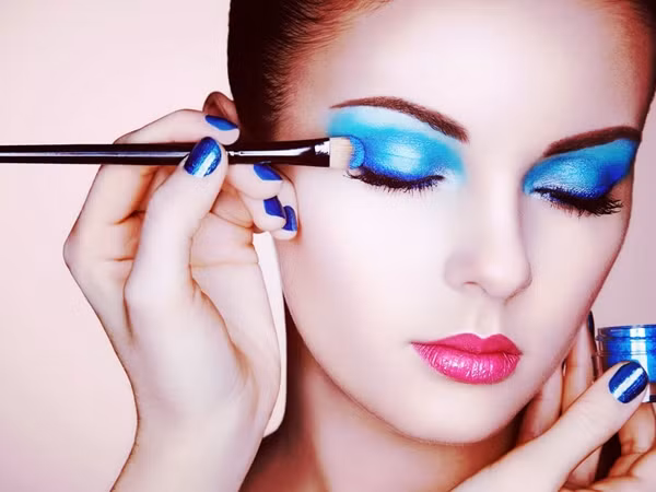 Bạn có đang biến mình thành “thảm họa trang điểm”? Đừng make-up sai cách nhé!