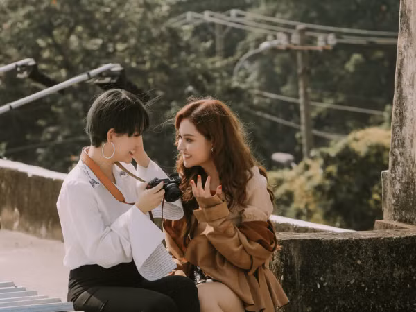 Cùng cặp chi em song sinh Gemini Band đi tìm đáp án cho câu hỏi "Tình yêu có lỗi không?"