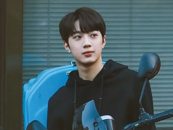 Lai Guan Lin tiết lộ lời hứa ngọt ngào của Wanna One: "Gặp nhau vào đúng ngày 7/8 hằng năm"