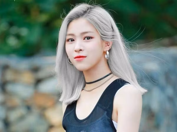 Debut là center của ITZY nhưng Shin Ryu Jin đang bị JYP xem như “con ghẻ”