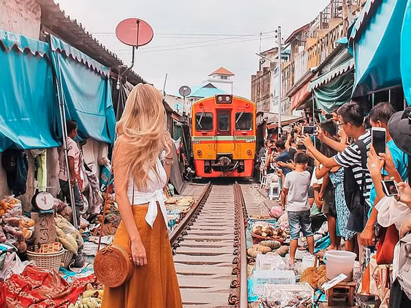 Nữ blogger du lịch xinh đẹp hứng nhiều chỉ trích vì tấm ảnh bị coi là “vô trách nhiệm”