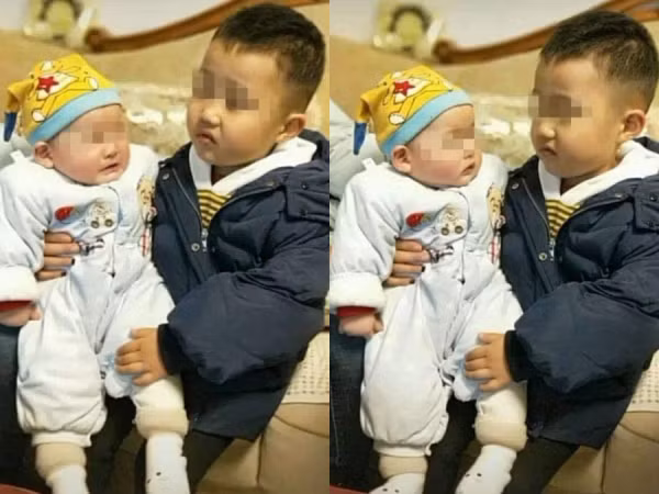 Vẻ mặt ngán ngẩm của cậu bé khi phải bế em khiến cư dân mạng thích thú