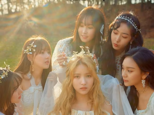 MV “Sunrise” lung linh ấm áp là thế, ngờ đâu G-Friend đã bật khóc trên trường quay