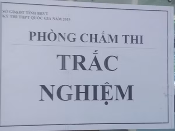 Bài thi phúc khảo từ 0 lên gần 9 điểm: Giải thích của Bộ GD-ĐT là khó chấp nhận!