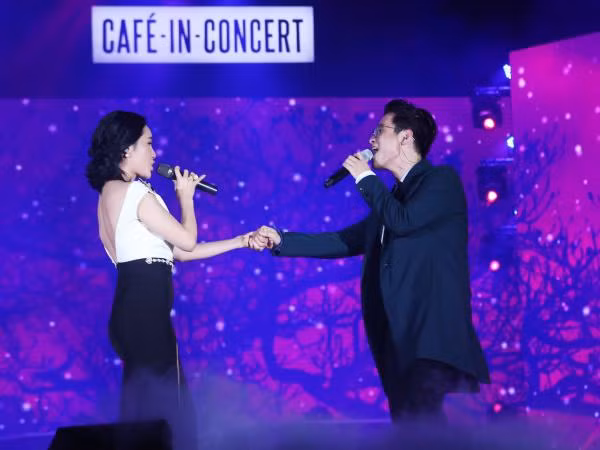 2000 khán giả trẻ hòa giọng cùng Hà Anh Tuấn và Phương Linh