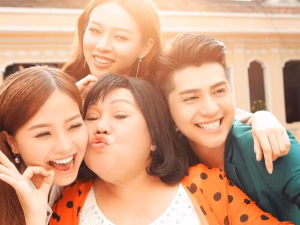 NSND Ngọc Giàu cực đáng yêu khi vào vai "bà mẹ xì-tin" của Noo Phước Thịnh