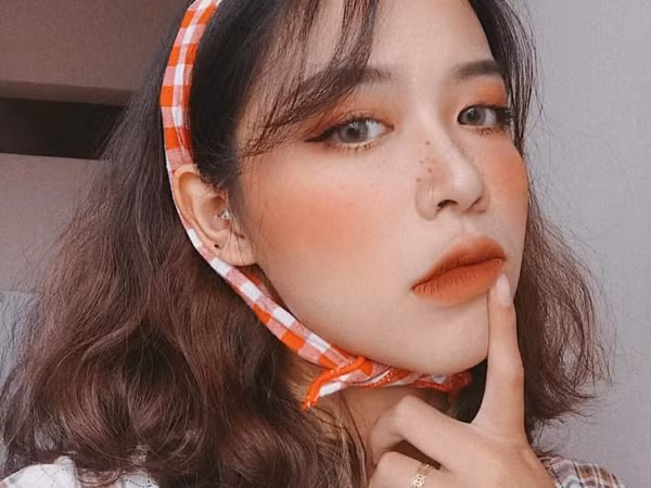 Học ngay những cách trang điểm siêu bắt mắt từ hot Instagram xinh đẹp Hoa Trang
