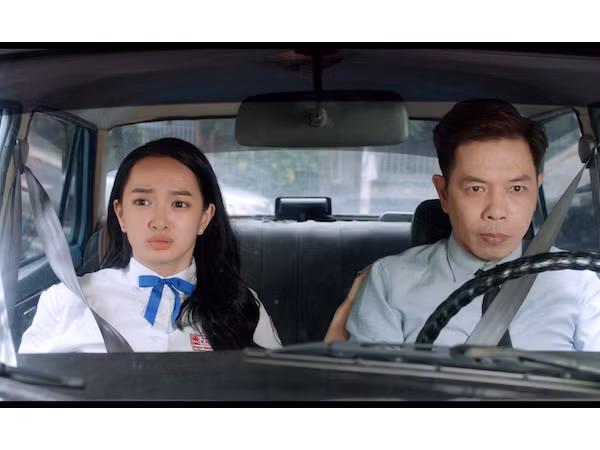 Thái Hòa mặc đồng phục nữ sinh, nhận mình là con gái trong 'Hồn Papa, Da Con Gái'