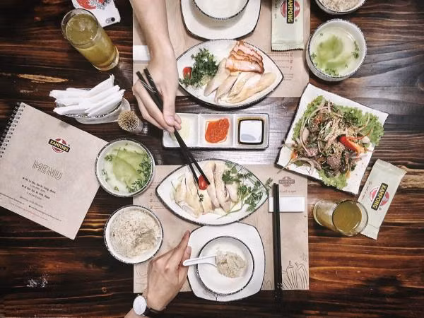Trưa nay "măm" gì: "Hẹn hò" cùng Kiyoshi Jiro thưởng thức cơm gà Kampong
