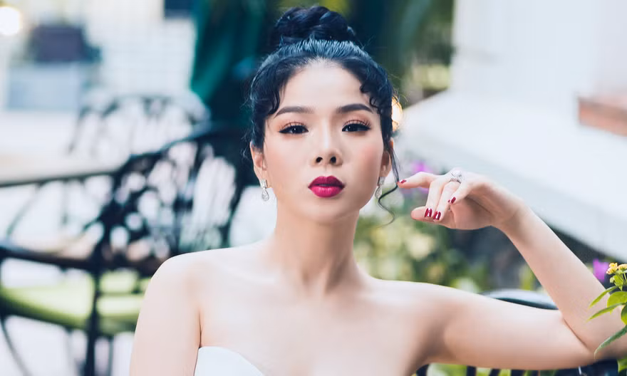Ca sĩ Lệ Quyên.