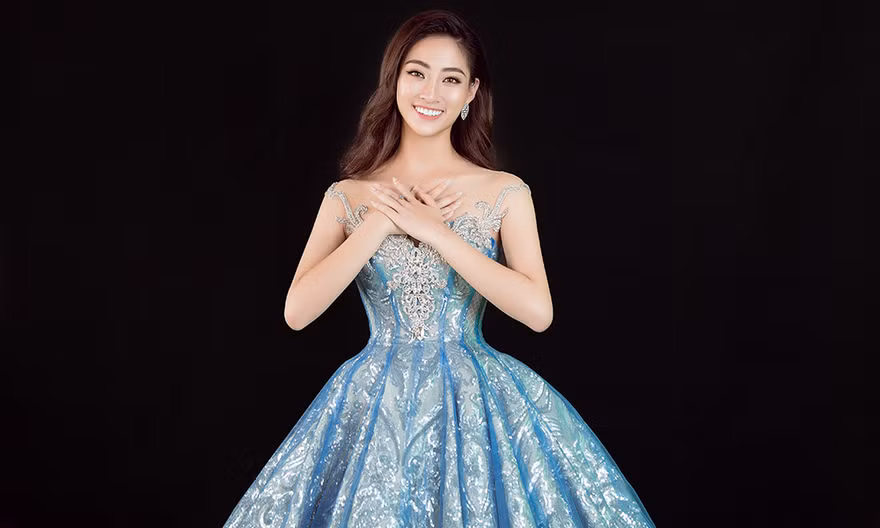 Lương Thuỳ Linh đẹp tựa Elsa, khoe tài hát tiếng Anh trong clip dự thi tài năng.