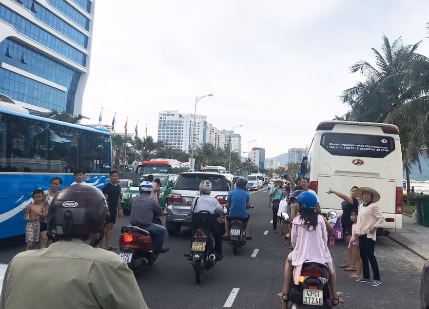 Xử phạt ô tô khách trên 30 chỗ vào trung tâm Đà Nẵng giờ cao điểm
