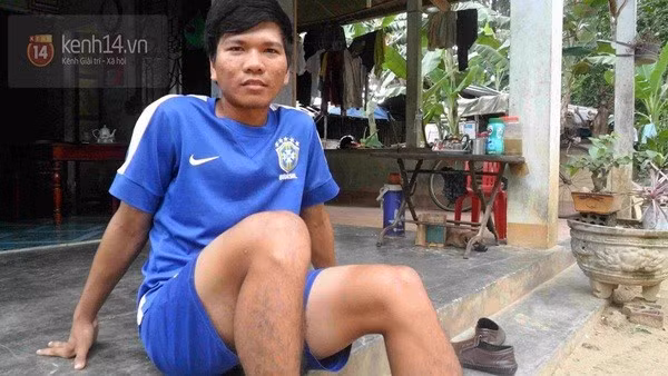 Chàng sinh viên đi bộ 700 km xuyên miền Trung để về nhà