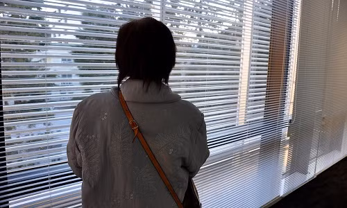 Junko Iizuka sống trong đau khổ nhiều năm nay sau khi biết mình không còn khả năng sinh đẻ. Ảnh: Guardian.