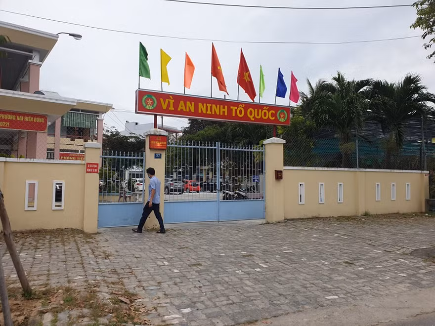 Trụ sở Công an phường Nại Hiên Đông, Sơn Trà, Đà Nẵng nơi có 12 cán bộ chiến sĩ phải cách ly. 