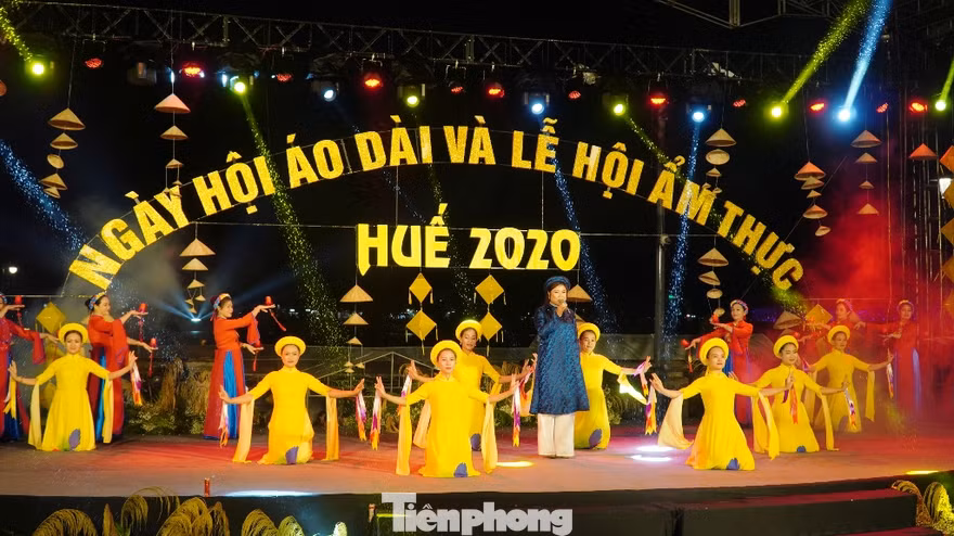 Ngày hội áo dài Huế 2020 là "đại tiệc" về trình diễn áo dài lớn nhất từ trước đến nay tại Huế.