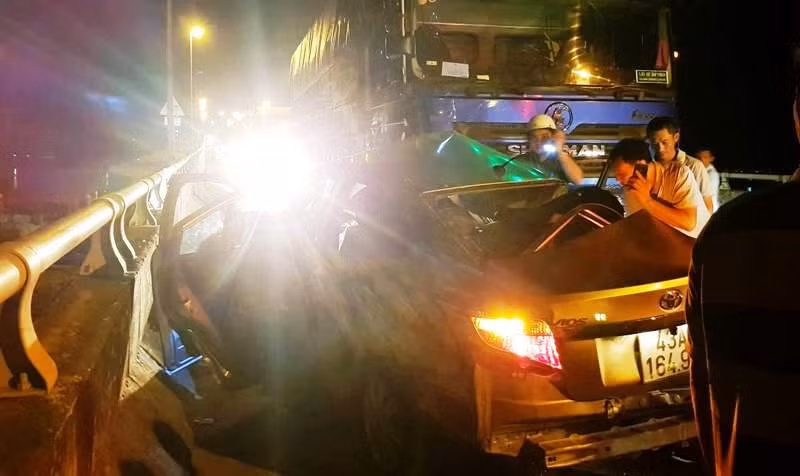 Hiện trường kinh hoang vụ tai nạn giao thông trước cửa hầm Hải Vân