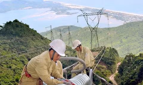 Nguy cơ mất an toàn từ vi phạm hành lang lưới điện truyền tải