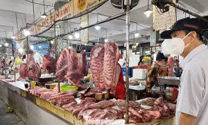 Thịt heo bình ổn giá bất ngờ... phi mã