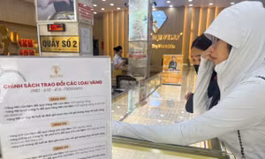 'Bạc mặt' vì vàng, kim cương