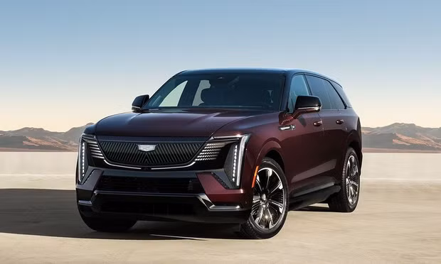 6 xe điện hạng sang Cadillac cháy rụi, nghi ngờ do pin cao áp