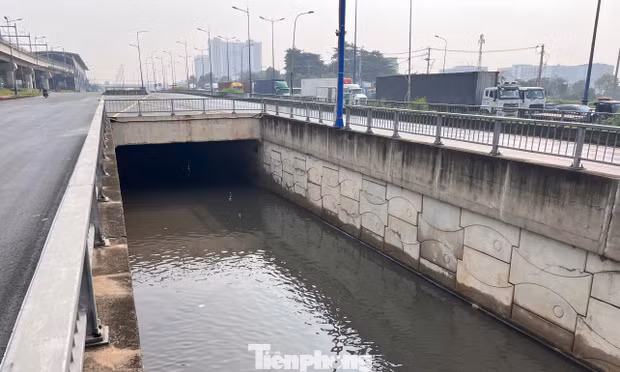 Hầm chui 70 tỷ đồng cứ mưa là ngập sâu