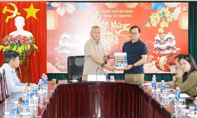 Phó giám đốc từ chối phụ trách Bệnh viện Đa khoa vùng Tây Nguyên vì 'ôm không nổi'