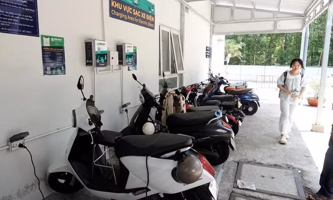 Chung cư Hà Nội loay hoay tìm chỗ sạc xe điện