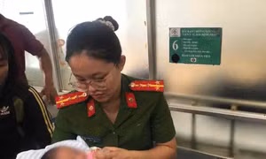 Bé gái 2 tháng tuổi ở Đắk Lắk bị bỏ rơi ven đường