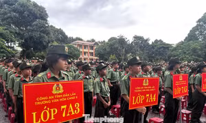 Niềm hạnh phúc của học sinh dân tộc thiểu số ở ngôi trường công an mới