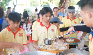 Tiệm mì yêu thương ấm lòng bà con vùng biên