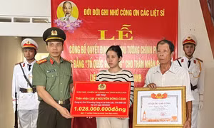 Trao Bằng Tổ quốc ghi công cho Liệt sĩ, trung tá hy sinh khi đang làm nhiệm vụ