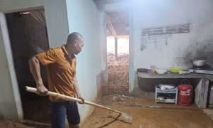 Đất đá cao tốc Bắc - Nam tràn vào nhà, người dân Đắk Lắk tháo chạy trong đêm