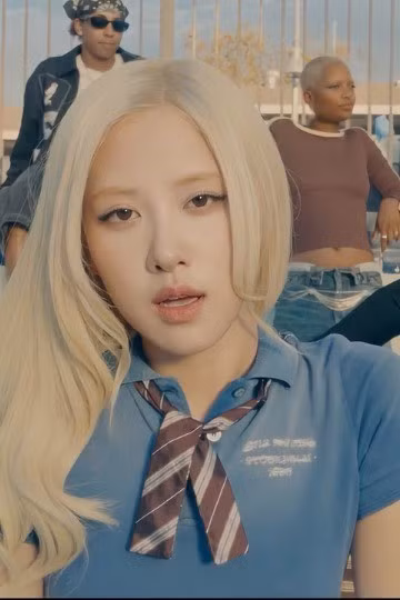 new trick: Rosé nổi loạn, học cách "move on" và mở đầu chương mới khác biệt