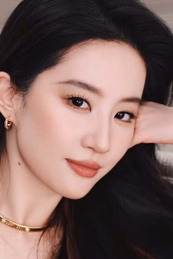 Lưu Diệc Phi bị tố lạnh nhạt với Âu Dương Na Na chỉ vì video cắt ghép sai lệch?