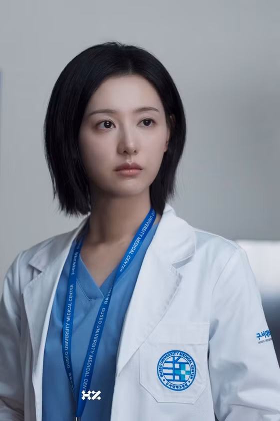 Doctor X: Kim Ji Won luyện kỹ năng phẫu thuật đỉnh, được cố vấn y khoa khen hết lời