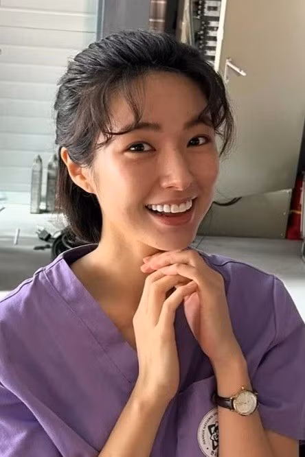 Lộ diện người mới sẽ thay thế Ha Young trong Trung Tâm Chăm Sóc Chấn Thương 2