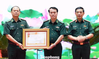 Những 'viên gạch hồng' đắp bồi thế trận lòng dân vững chắc
