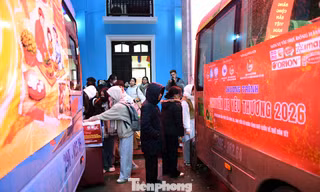 Chuyến xe yêu thương đưa sinh viên về quê vui Xuân đón Tết