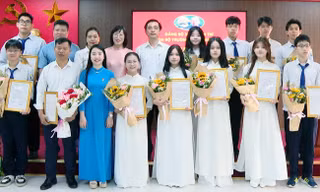 Trở thành đảng viên tuổi 18 trong mùa tình nguyện Hoa phượng đỏ