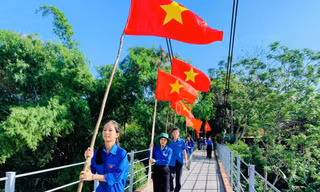 Tuổi trẻ yêu Tổ quốc bằng tuyến đường phủ đỏ, hành động xanh