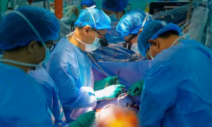 Đưa trái tim bay xuyên Việt cứu người bệnh đang chạy ECMO ở TPHCM 