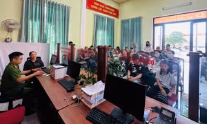 Phục vụ xuyên lễ, Công an Hà Tĩnh tăng tốc cấp định danh điện tử 