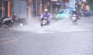 Miền Bắc mưa lớn đỉnh điểm, cảnh báo ngập sâu