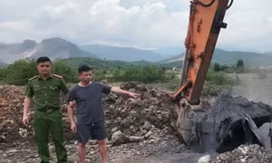 Công an Quảng Ninh lật tẩy chiêu trò chôn lấp trái phép hàng trăm tấn chất thải