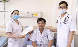 Người đàn ông suýt phải cắt chân vì cục máu đông, được cứu trong 'giờ vàng'